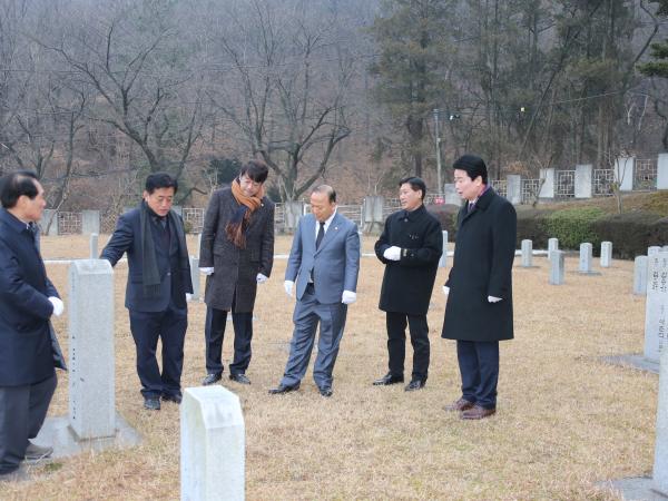 도의회,‘군경묘지 참배’후 새해 의정활동 시작 3