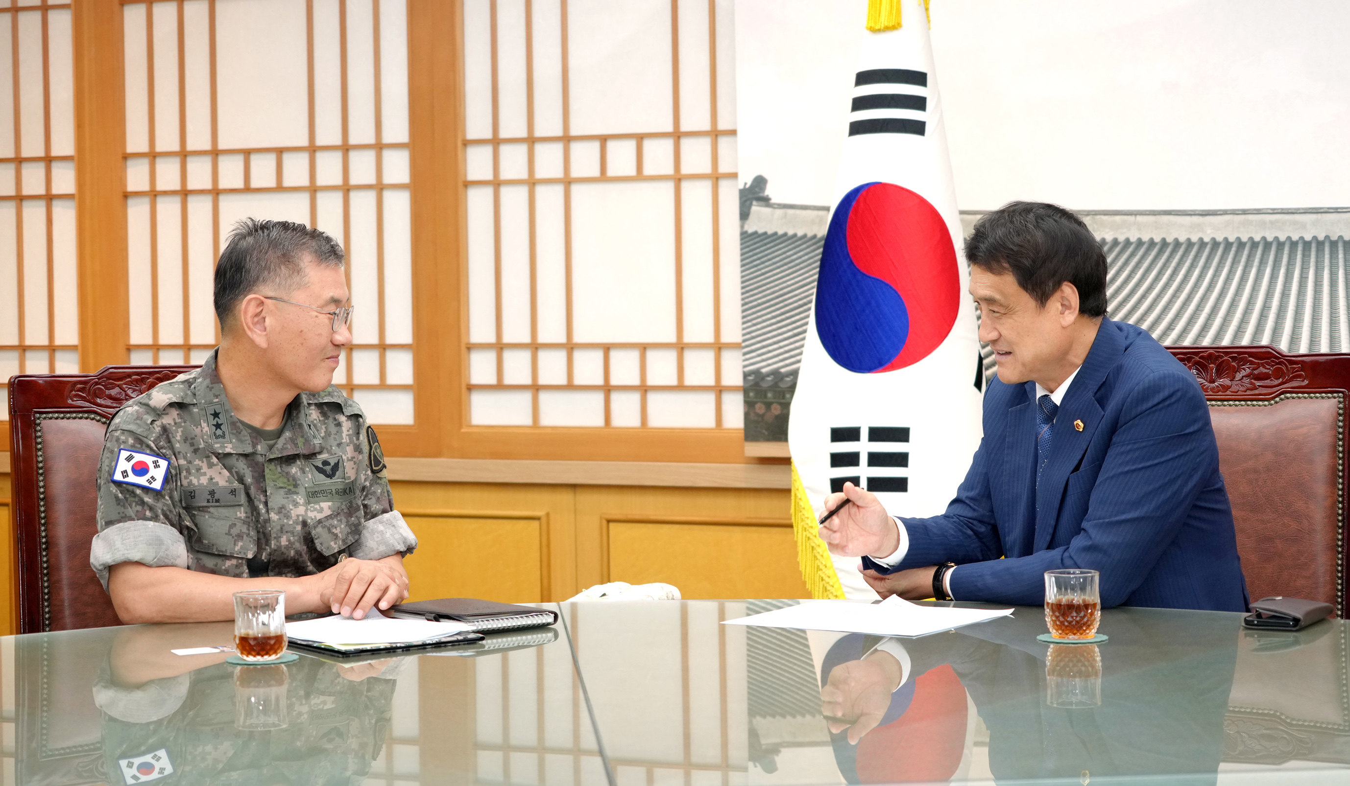 26.08.12. 김희수 의장, 김광석 35사단장과 안보 간담회  2