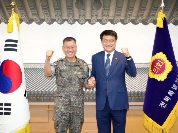26.08.12. 김희수 의장, 김광석 35사단장과 안보 간담회 