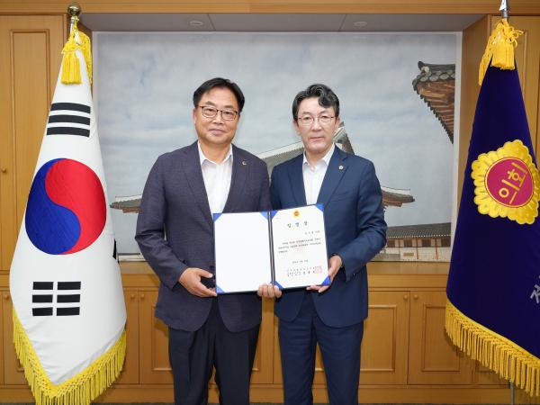 26.07.30. 12대 하반기 원내대표 감사패 증정식 및 13대 전반기 원내대표단 위촉식 2