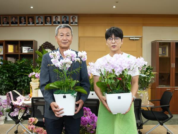 26.07.03. 박정규 부의장 축하화분 기부