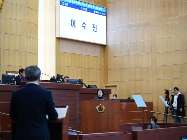 26.03.11. 제425회 도의회 임시회 제2차 본회의(도정질문) 3