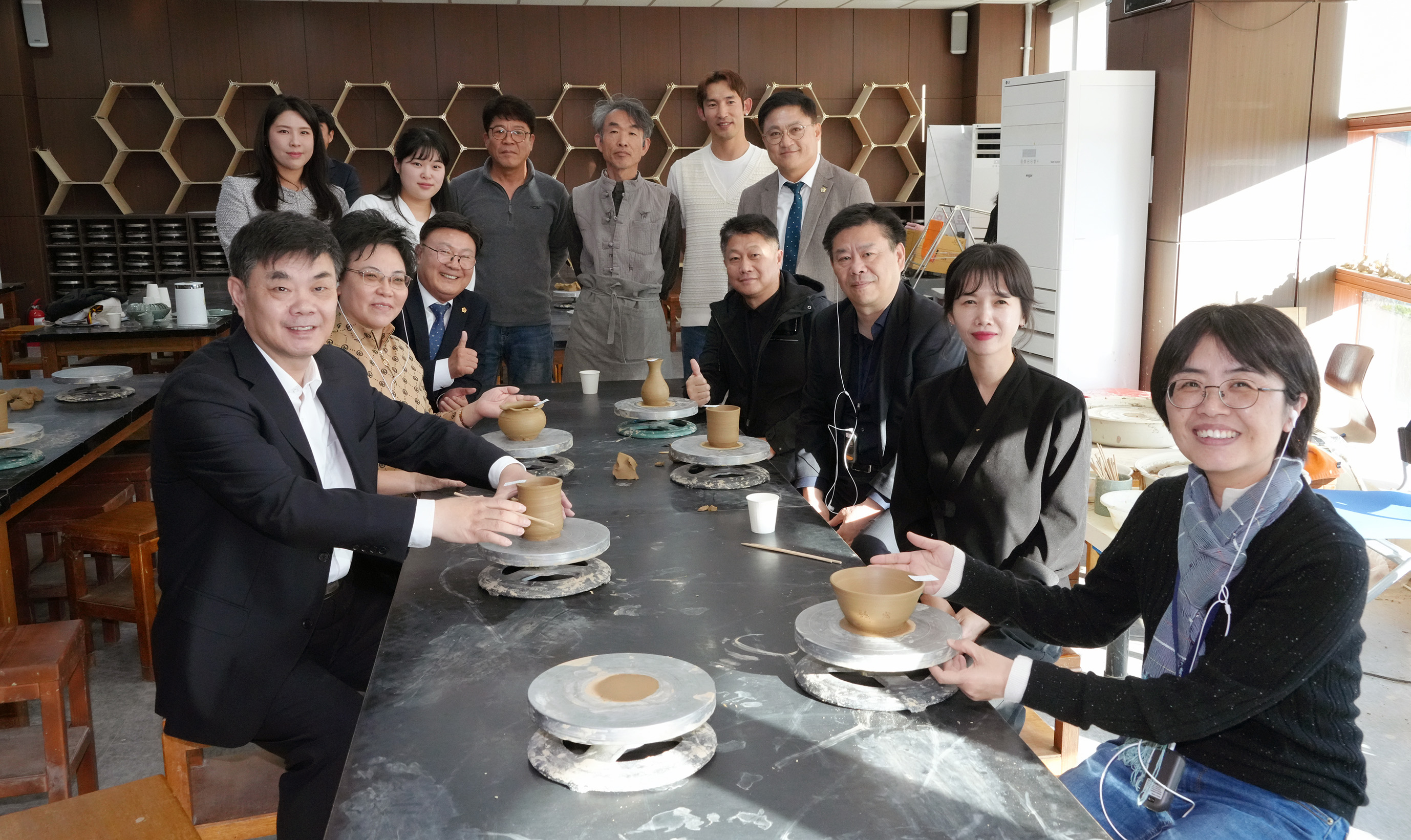 24.11.06. 한중일지방의회 협력 포럼 부안 청자방물관 방문 2