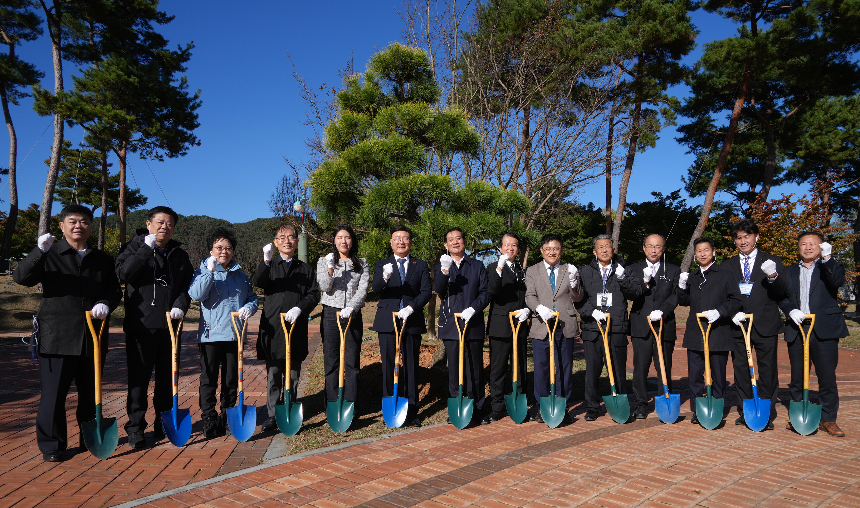 24.11.06. 한중일지방의회 협력 포럼 부안 청자방물관 방문 1