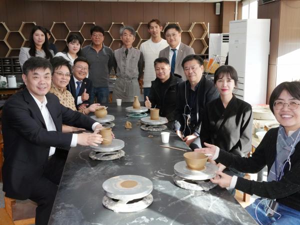 24.11.06. 한중일지방의회 협력 포럼 부안 청자방물관 방문 2