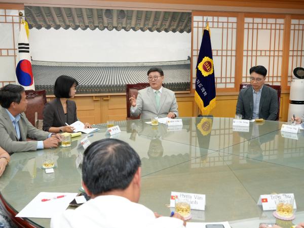 24.07.30. 베트남 하이퐁시 고위공무원단 방문 2