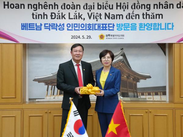 24.05.29. 베트남 닥락성 인민의회 방문 2