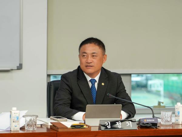 23.11.13. 제405회 정례회 운영위원회 행정사무감사(1) 10