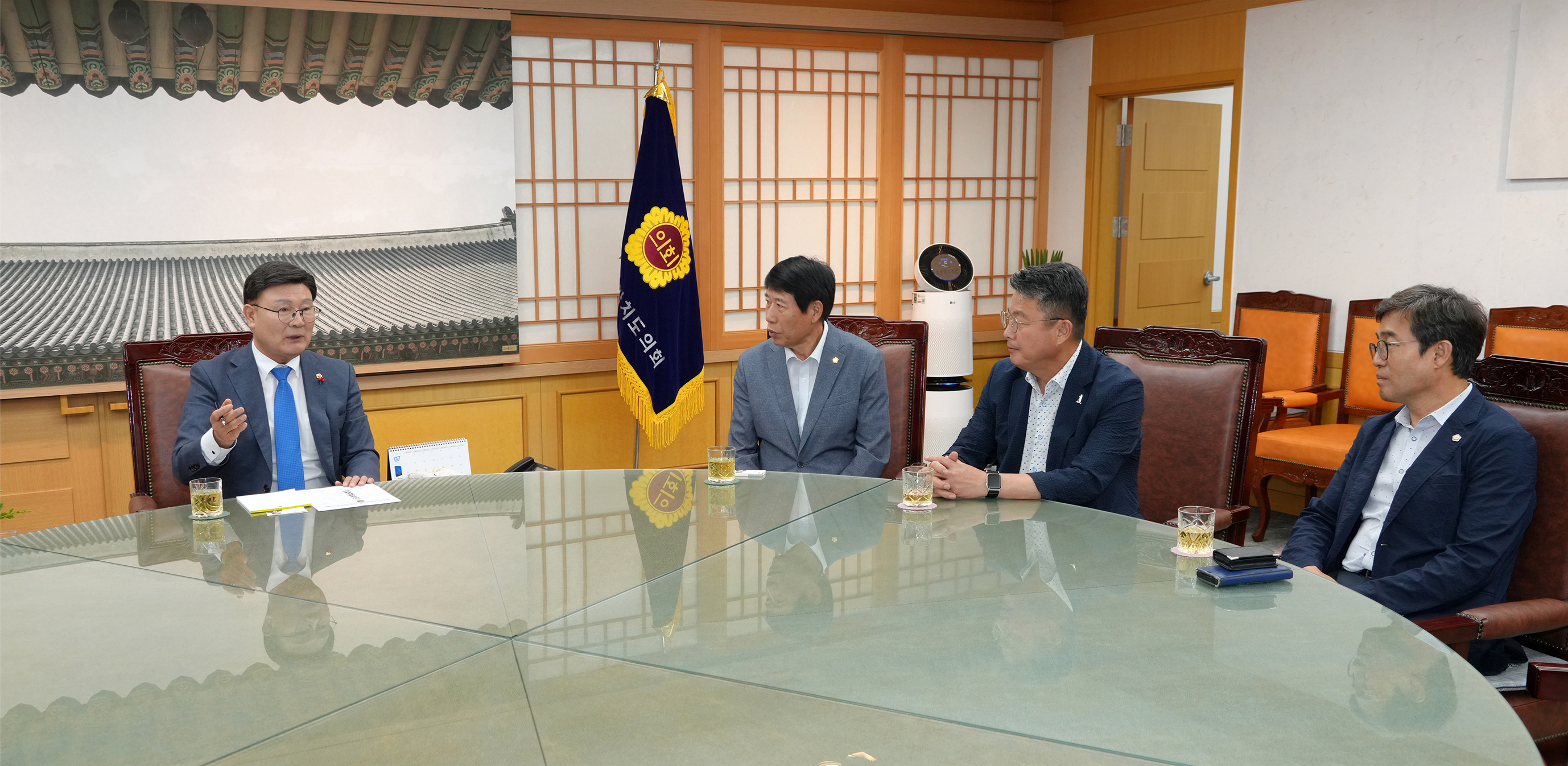 24.07.11. 전주시의회 의장단 상임위원장단 방문 2