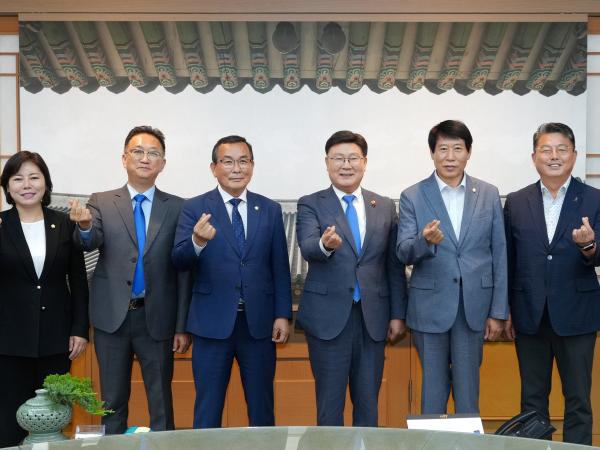 24.07.11. 전주시의회 의장단 상임위원장단 방문 3