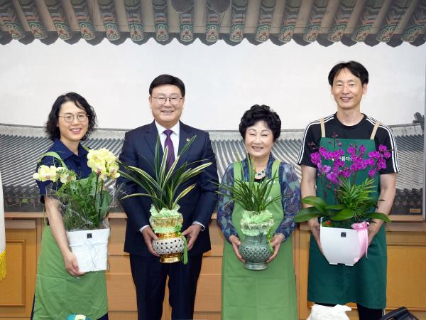 24.07.05. 아름다운 가게 축하화분 기부 2