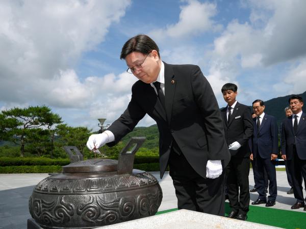 24.07.01. 제12대 전북특별자치도의회 후반기 의장단 및 상임위원장단 등 호국원 참배