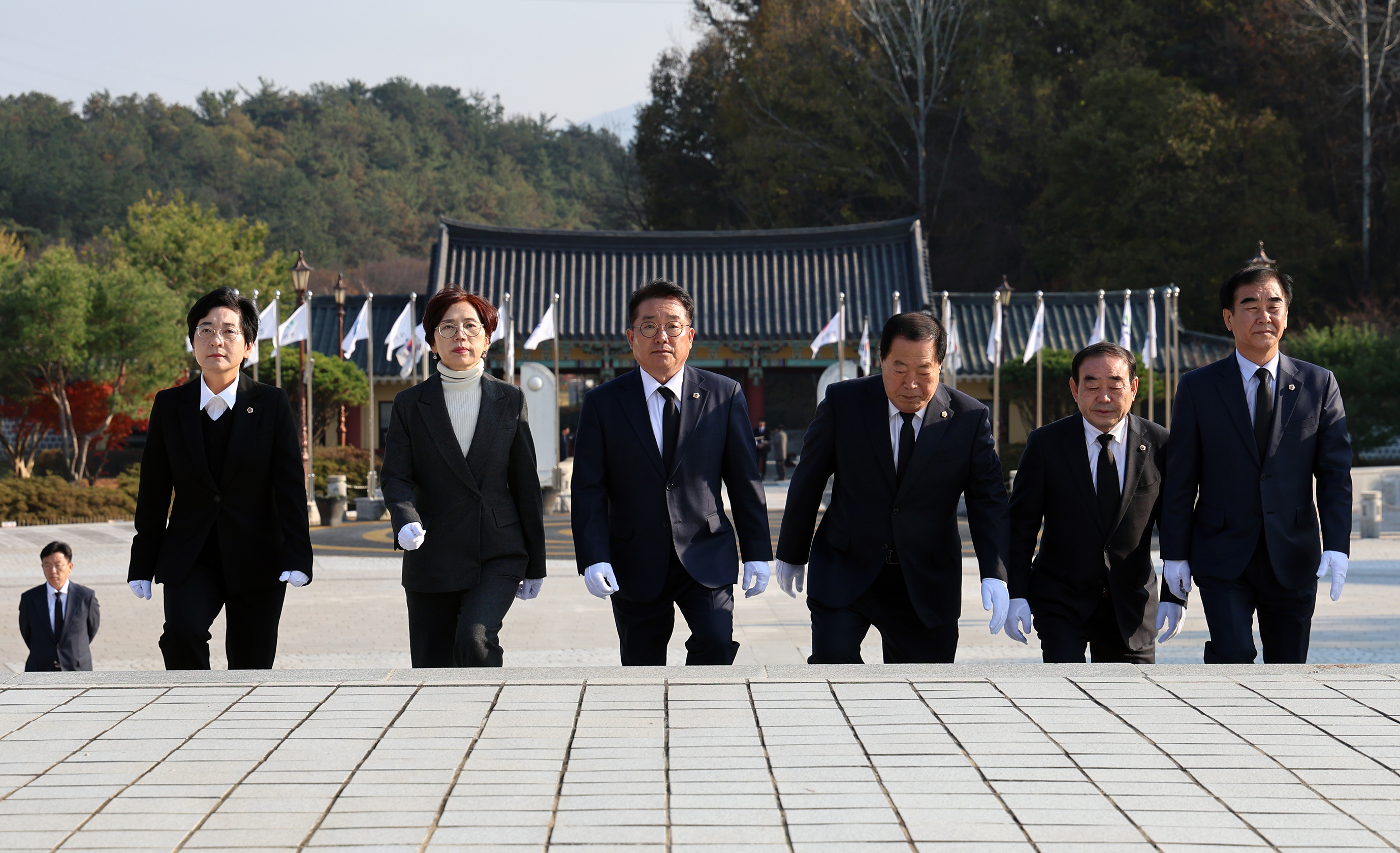 23.11.16. 대한민국시도의장협의회 5.18 민주묘지 참배 1